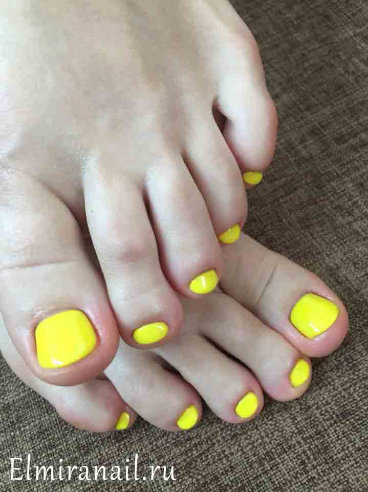 Желтый гель лак на ногтях